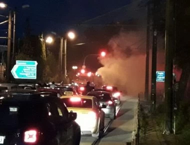 Τώρα: Πήρε φωτιά φορτηγάκι στο Ζάππειο! (φωτο)